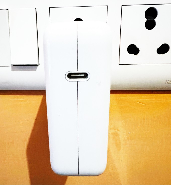 MacBook Power Adapter Port